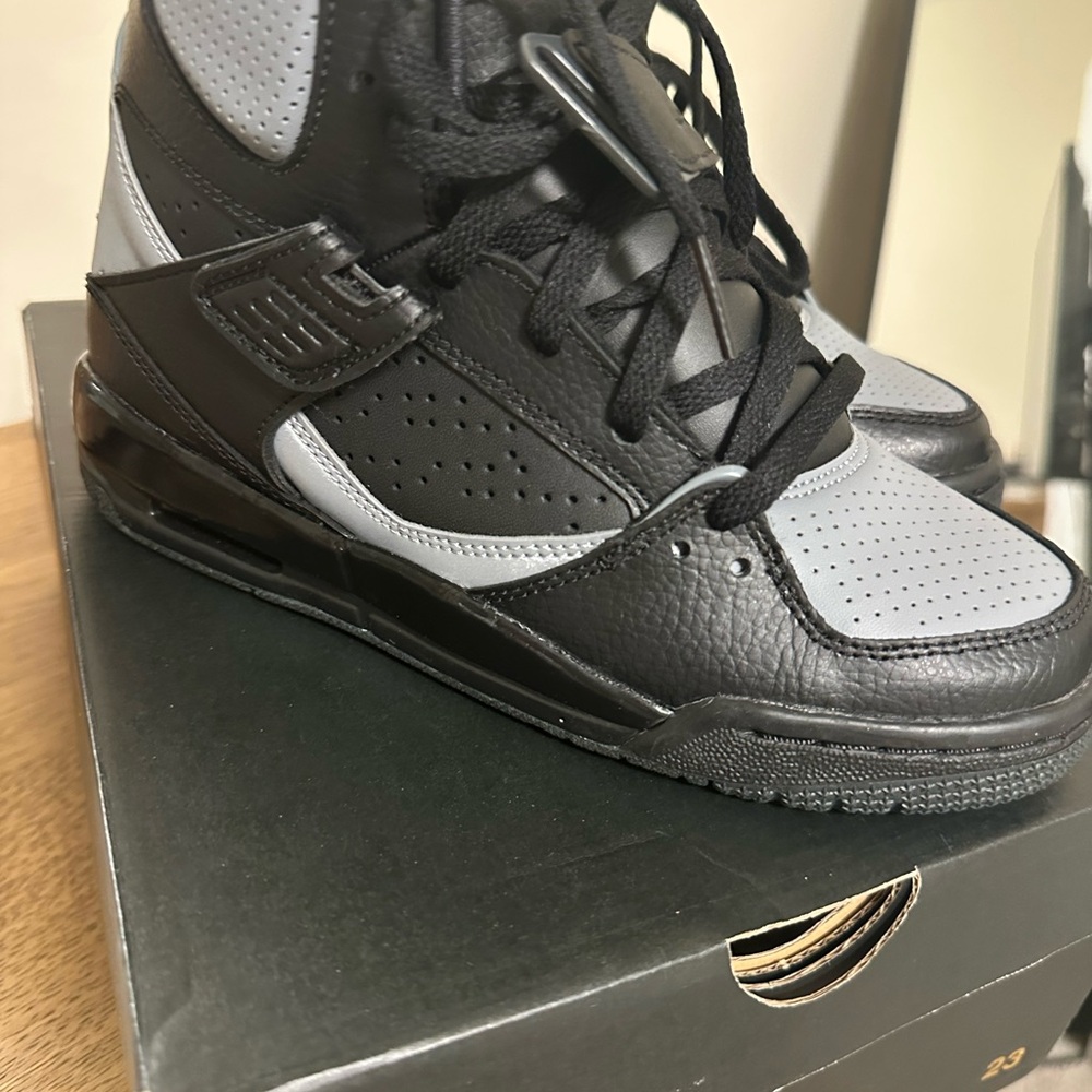 Jordan Flight 45 - Picture 4 of 5